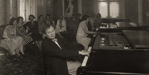 Wilhelm Kempff beim Unterricht während der Sommerkurse 1931 des \